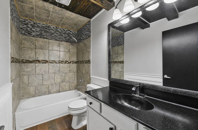 356 OGDEN FALLS Boulevard 356, Oswego, IL 60543