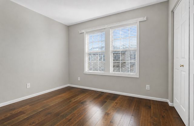 356 OGDEN FALLS Boulevard 356, Oswego, IL 60543