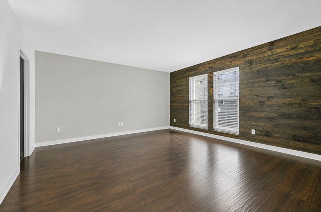 356 OGDEN FALLS Boulevard 356, Oswego, IL 60543