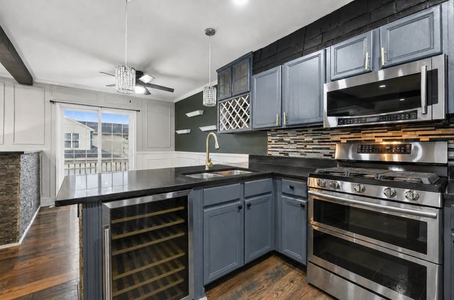 356 OGDEN FALLS Boulevard 356, Oswego, IL 60543
