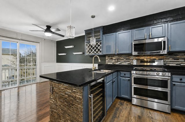 356 OGDEN FALLS Boulevard 356, Oswego, IL 60543