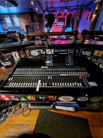 11609 Detroit Avenue, Cleveland, OH 44102