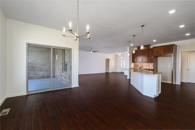 3801 W Broadmoor Street, Springfield, MO 65807