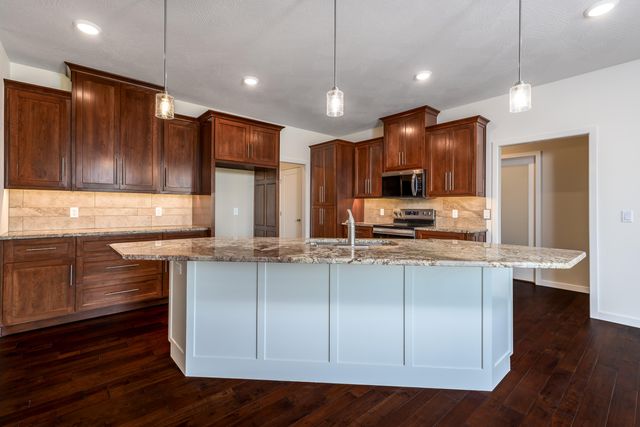 3801 W Broadmoor Street, Springfield, MO 65807