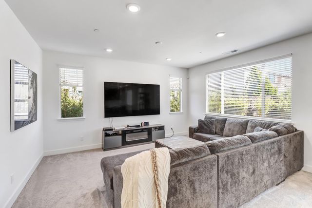 9490 Cheverny Way, Sacramento, CA 95829