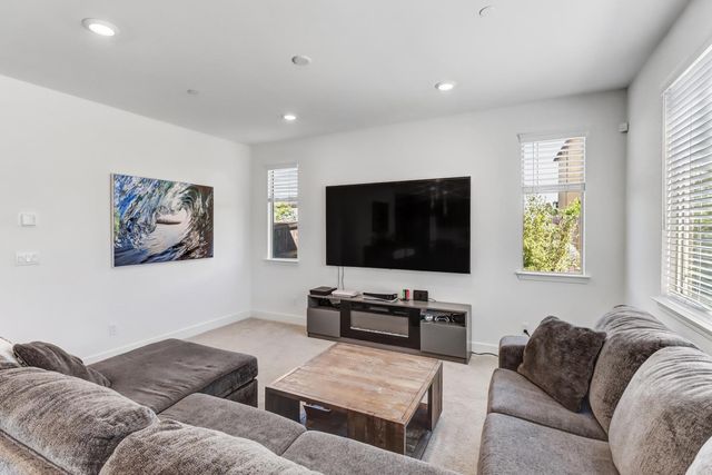 9490 Cheverny Way, Sacramento, CA 95829