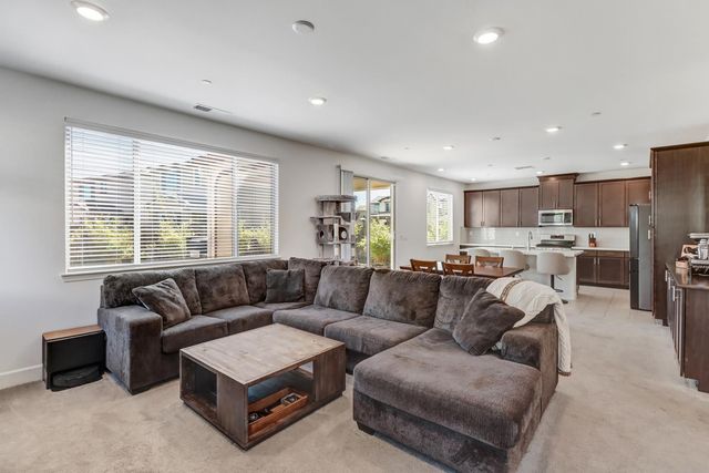 9490 Cheverny Way, Sacramento, CA 95829