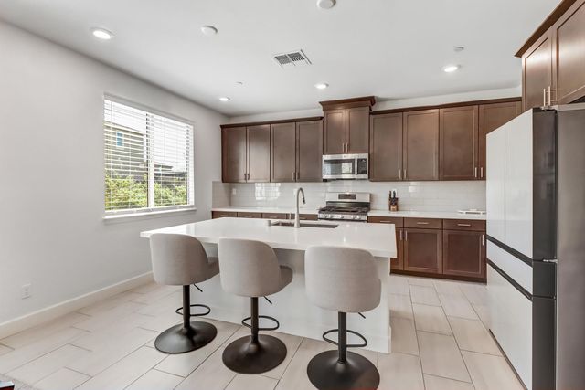 9490 Cheverny Way, Sacramento, CA 95829