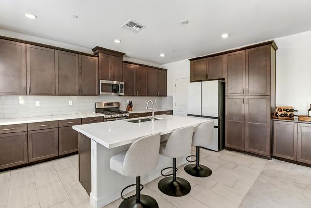 9490 Cheverny Way, Sacramento, CA 95829