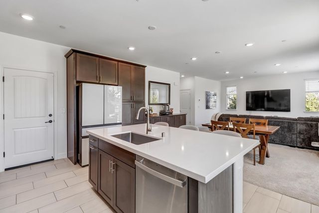 9490 Cheverny Way, Sacramento, CA 95829