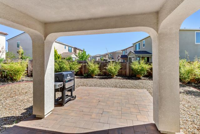 9490 Cheverny Way, Sacramento, CA 95829