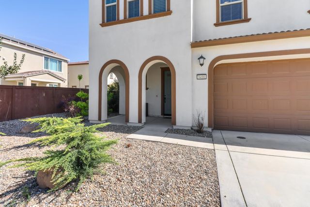 9490 Cheverny Way, Sacramento, CA 95829