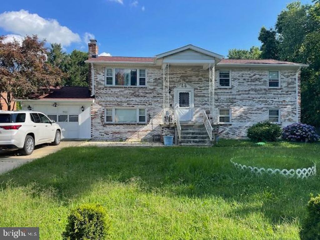 6111 BRADLEY LN, Clinton, MD 20735