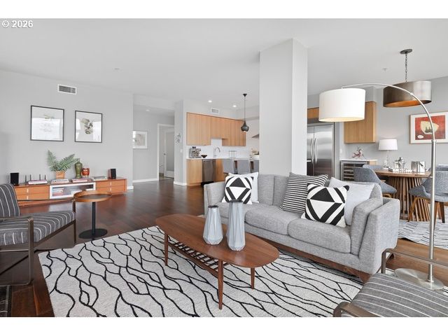 1920 S RIVER Dr E902, Portland, OR 97201