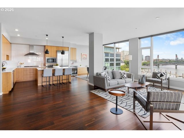 1920 S RIVER Dr E902, Portland, OR 97201