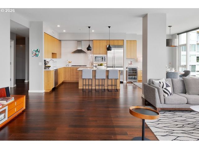 1920 S RIVER Dr E902, Portland, OR 97201