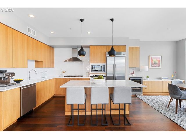 1920 S RIVER Dr E902, Portland, OR 97201