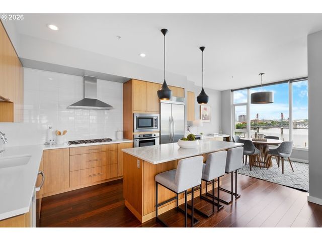 1920 S RIVER Dr E902, Portland, OR 97201
