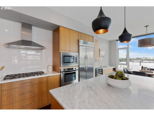 1920 S RIVER Dr E902, Portland, OR 97201