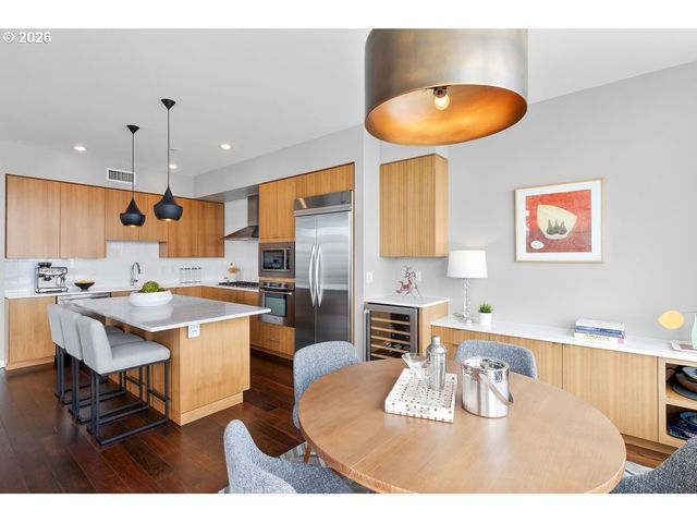 1920 S RIVER Dr E902, Portland, OR 97201