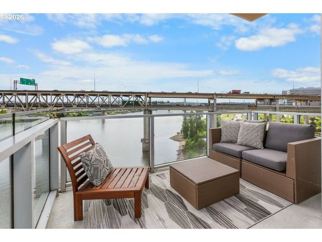 1920 S RIVER Dr E902, Portland, OR 97201