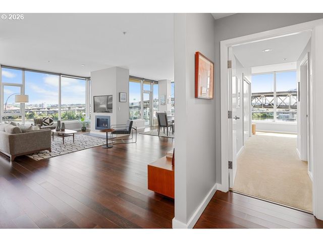 1920 S RIVER Dr E902, Portland, OR 97201