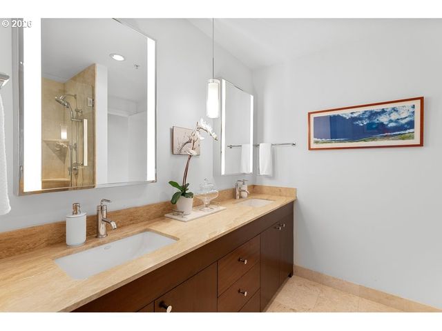 1920 S RIVER Dr E902, Portland, OR 97201