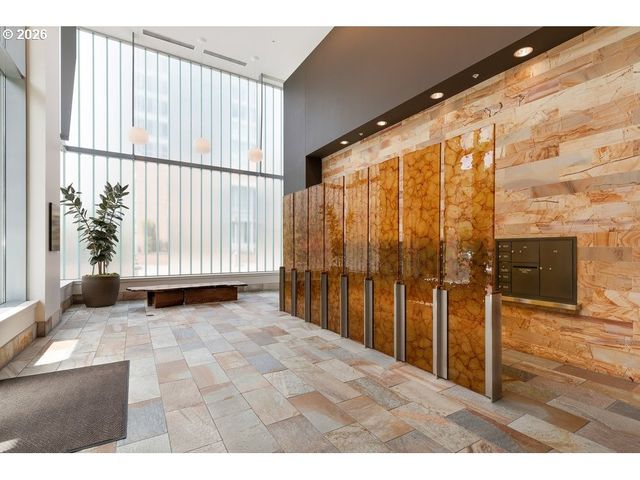 1920 S RIVER Dr E902, Portland, OR 97201
