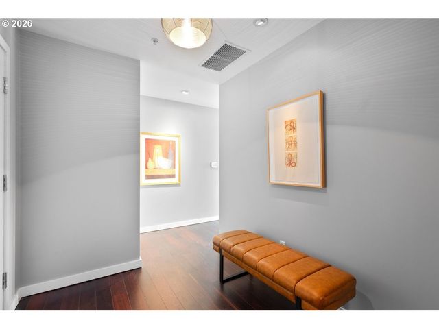 1920 S RIVER Dr E902, Portland, OR 97201