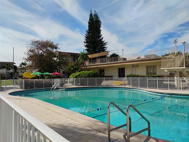 17050 NE 14th Ave 110, Miami, FL 33162