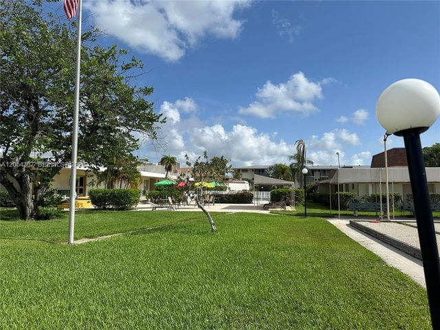 17050 NE 14th Ave 110, Miami, FL 33162