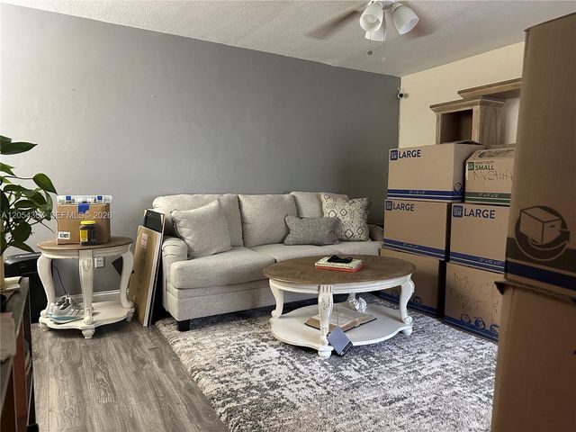17050 NE 14th Ave 110, Miami, FL 33162