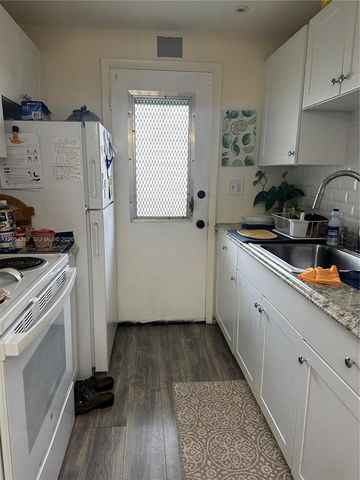 17050 NE 14th Ave 110, Miami, FL 33162