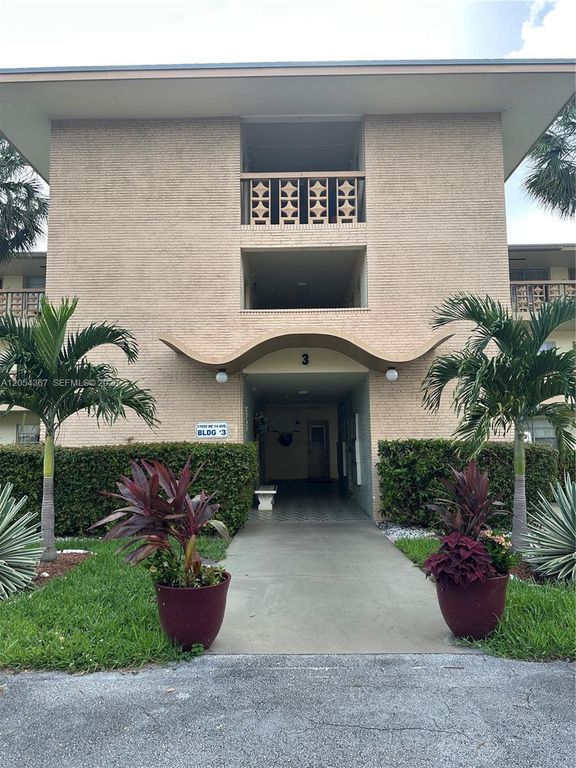 17050 NE 14th Ave 110, Miami, FL 33162