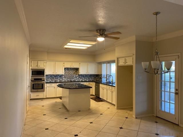 7915 Capri Circle, Houston, TX 77095