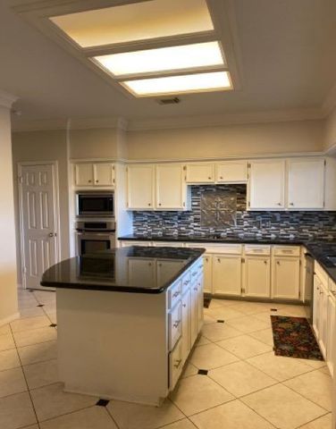 7915 Capri Circle, Houston, TX 77095