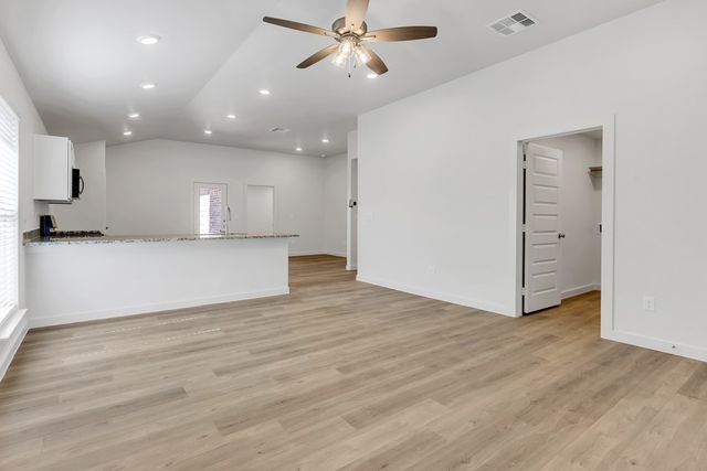 6333 Poppy Dr, Midland, TX 79705