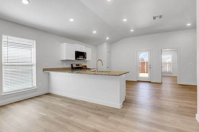 6333 Poppy Dr, Midland, TX 79705