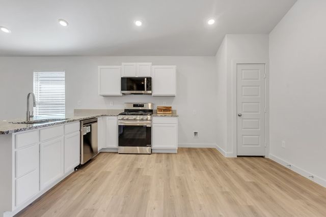 6333 Poppy Dr, Midland, TX 79705