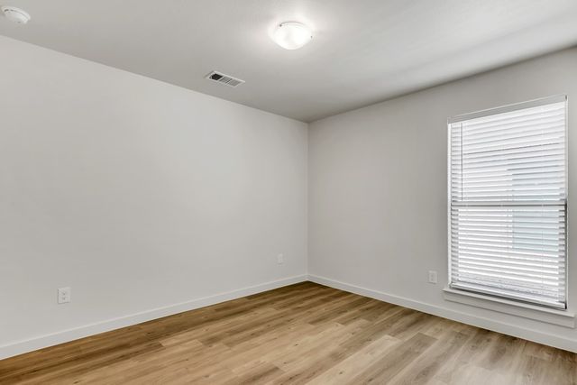 6333 Poppy Dr, Midland, TX 79705