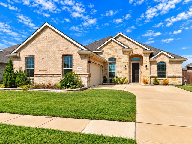 3628 W Walnut Ridge Drive, Grand Prairie, TX 76065