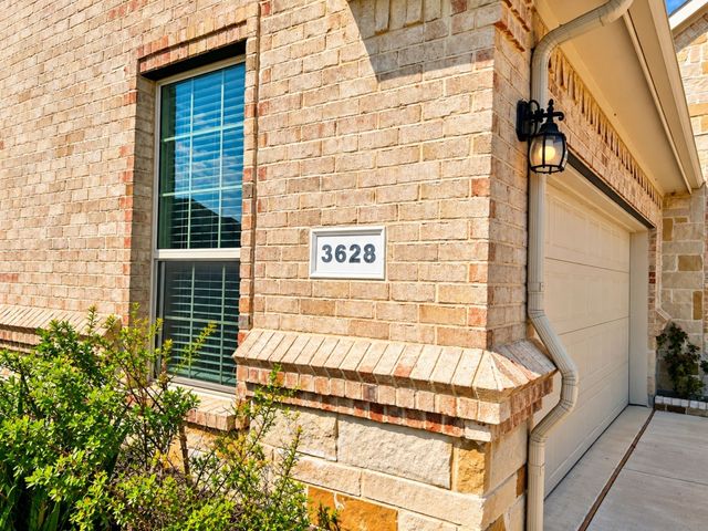 3628 W Walnut Ridge Drive, Grand Prairie, TX 76065