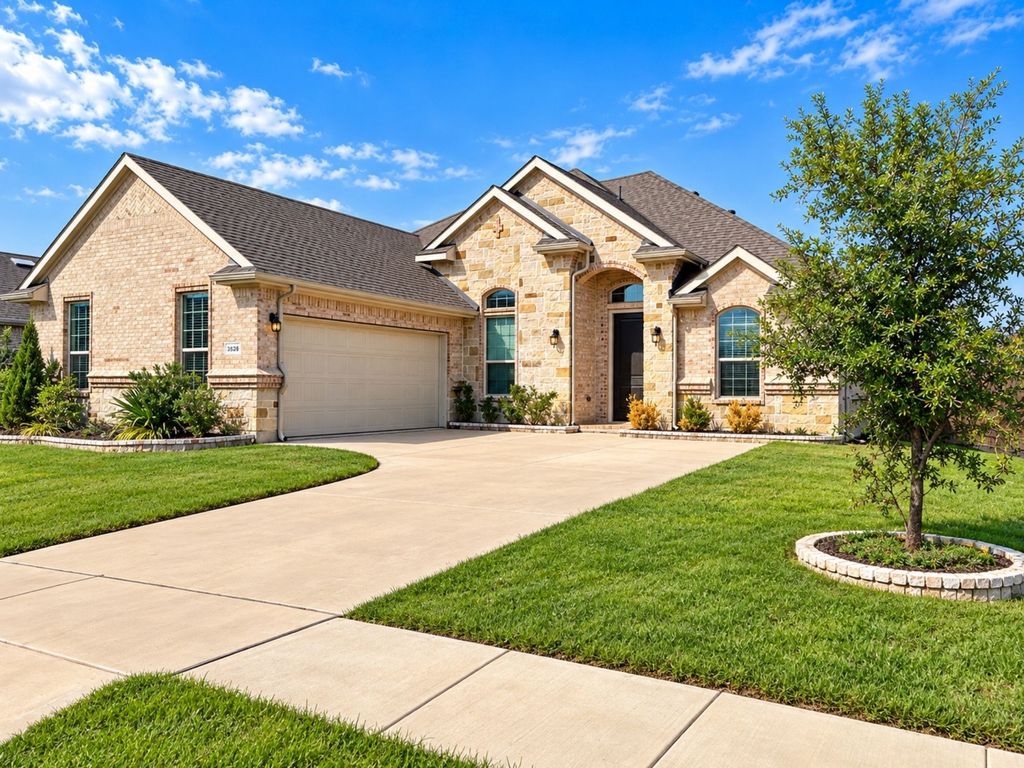 3628 W Walnut Ridge Drive, Grand Prairie, TX 76065