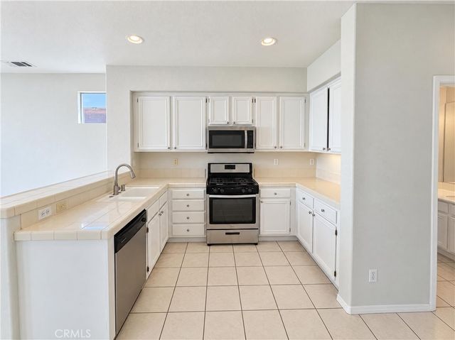 6814 Corybus, Chino, CA 91710