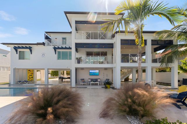 16745 Tamarind Road, Sugarloaf Key, FL 33042