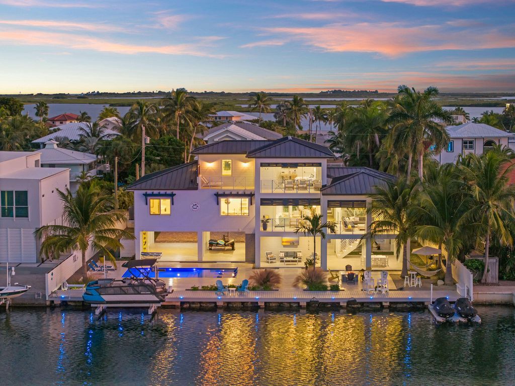 16745 Tamarind Road, Sugarloaf Key, FL 33042