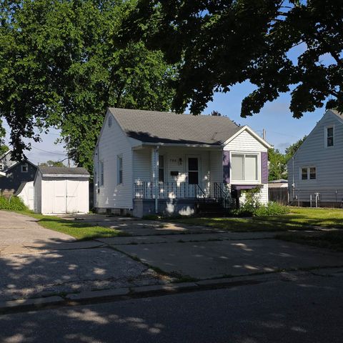 706 Oak Street, Essexville, MI 48732