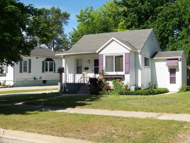 706 Oak Street, Essexville, MI 48732