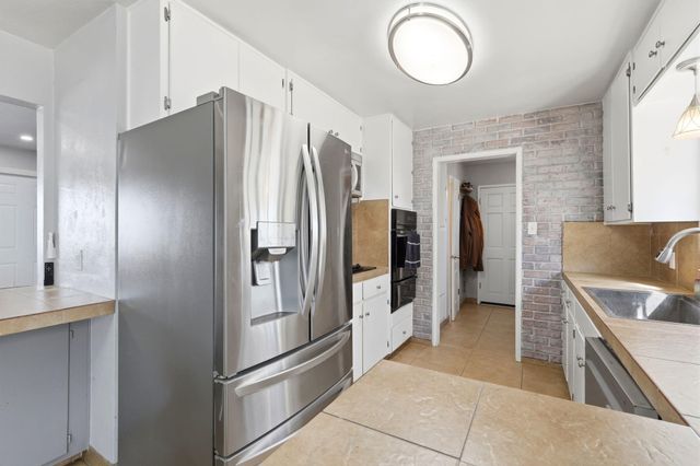 876 Cardoza, Tulare, CA 93274