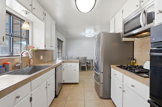 876 Cardoza, Tulare, CA 93274